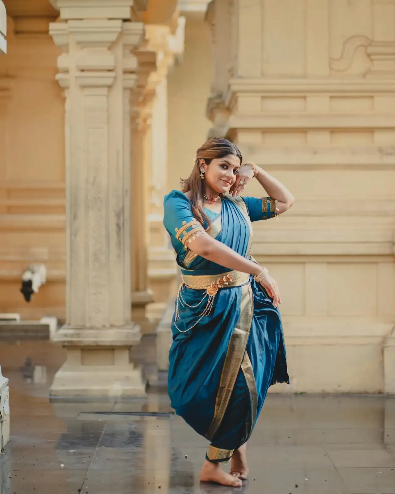 SOUTH INDIAN ACTRESS APARNA BALAMURALI IN TRADITIONAL GREEN SAREE 4